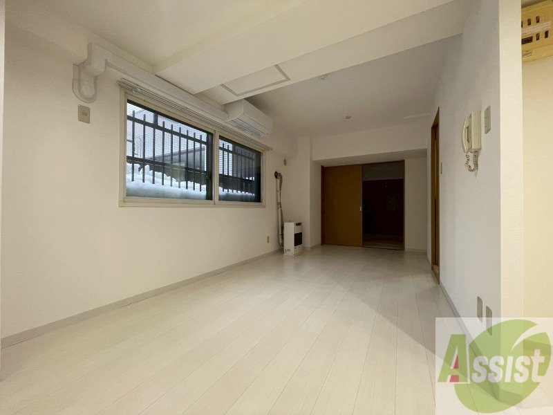 居室・リビング　白を基調とした明るい印象のお部屋になっています！