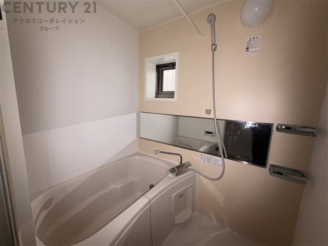 バス・シャワールーム　便利な浴室乾燥、追い炊き機能付き♪