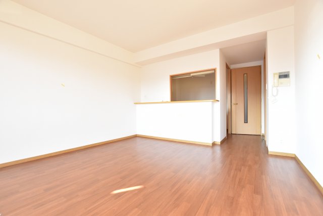 居室・リビング　画像は別号室。ご参考にどうぞ