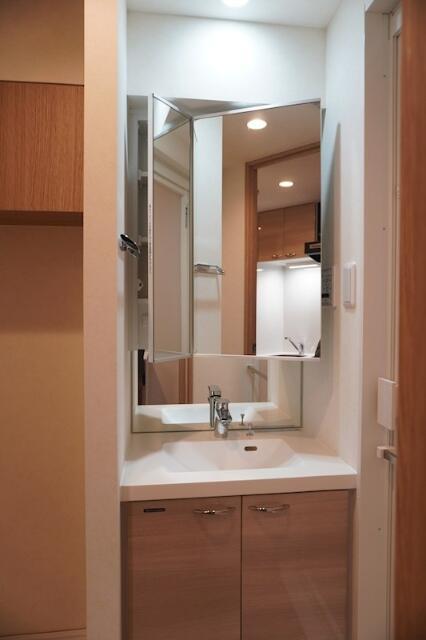 洗面設備　独立洗面台?