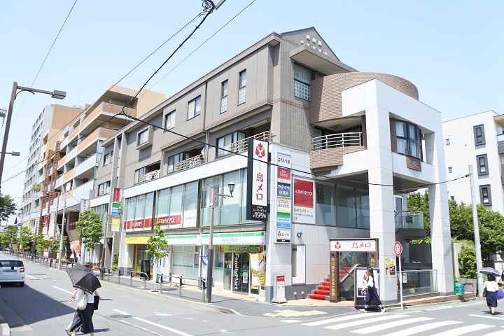 コンビニ　ファミリーマート（コンビニ）まで306m