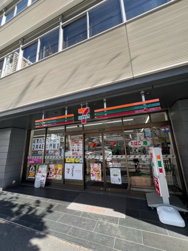 コンビニ　セブンイレブン赤坂８丁目店（コンビニ）まで535m