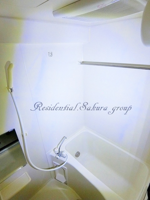 バス・シャワールーム　雨の日でも安心の浴室乾燥機付きです♪