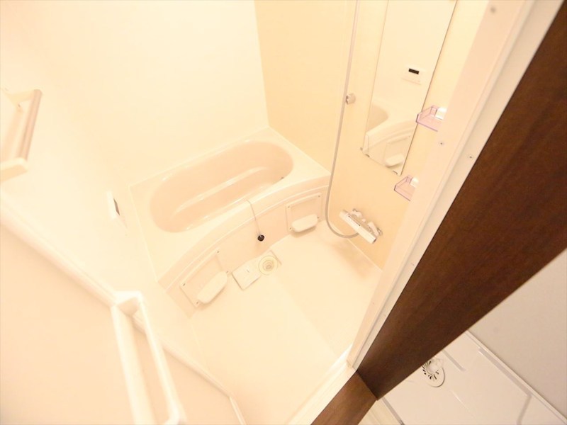 バス・シャワールーム　浴室暖房乾燥機付　追い焚き機能付お風呂　同仕様写真