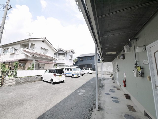 駐車場　駐車場があるので、車を買う予定の方も安心です