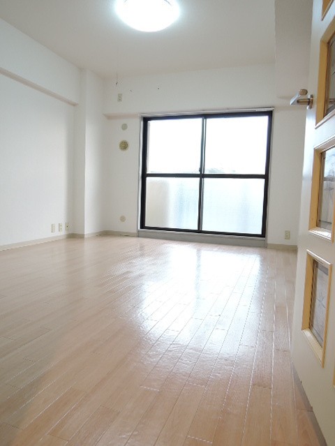 居室・リビング　使いやすい形の為、レイアウトを楽しめます♪