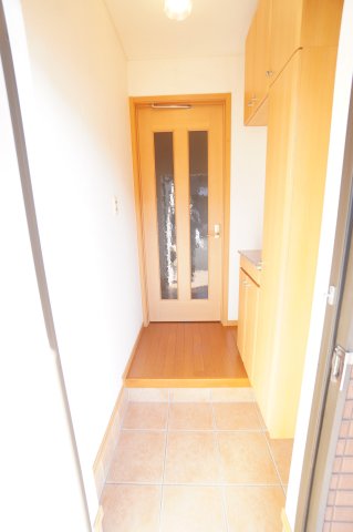 玄関　※同物件・同タイプの写真です。