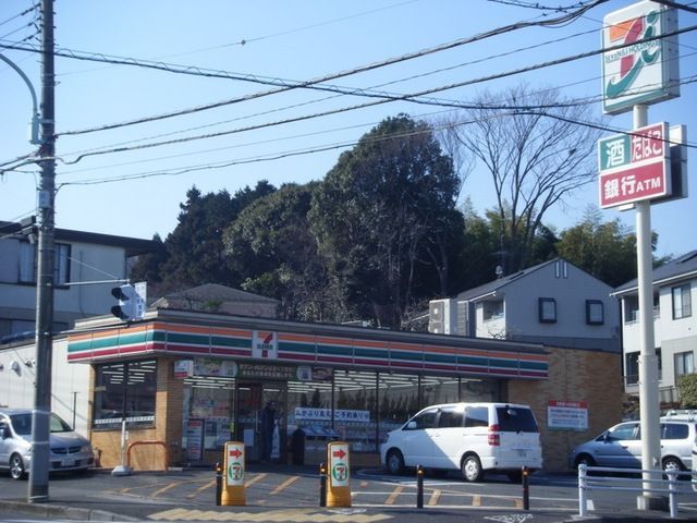 コンビニ　セブンイレブン横浜恩田町店（コンビニ）まで326m