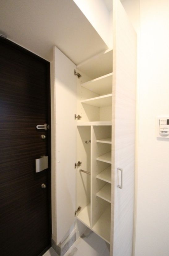 玄関　弊社は都内全域の物件をご紹介可能です！