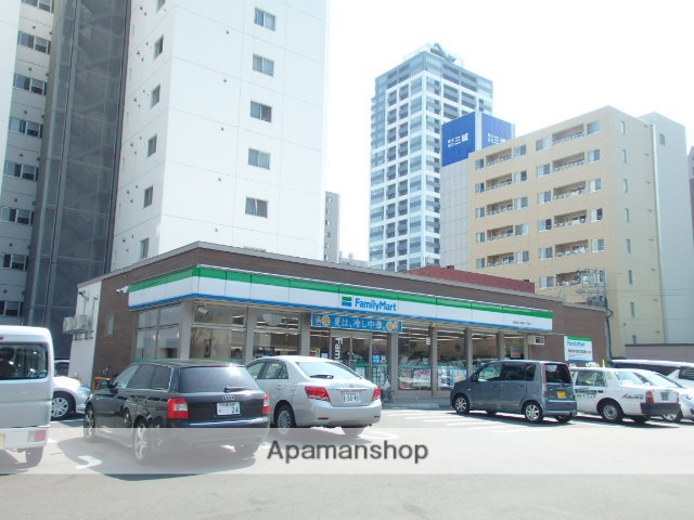 コンビニ　ファミリーマート（コンビニ）まで308m