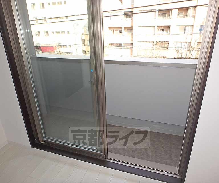 バルコニー　日当たり良好の東向きバルコニー