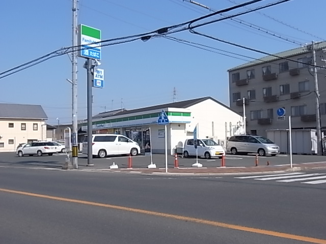コンビニ　ファミリーマート（コンビニ）まで350m
