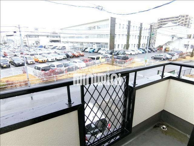 バルコニー　お天気のいい日にはお洗濯物が干せるベランダです。