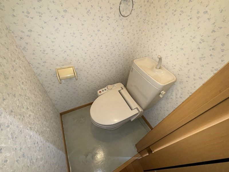 トイレ　温水洗浄便座