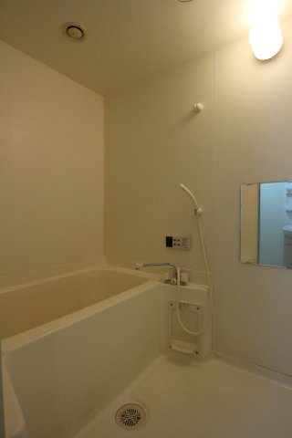 バス・シャワールーム　※別のお部屋の写真です。反転間取り。