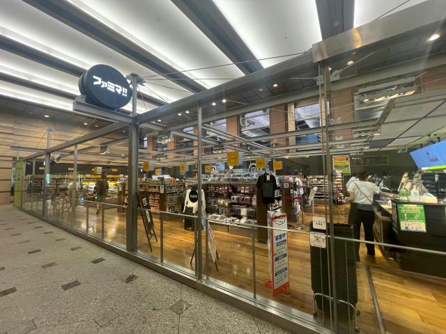 コンビニ　ファミリーマート恵比寿ガーデンプレイス店（コンビニ）まで536m