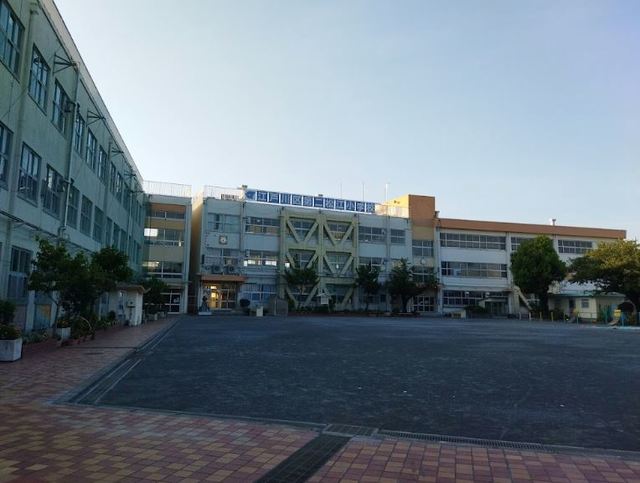 小学校　江戸川区立第二松江小学校（小学校）まで595m