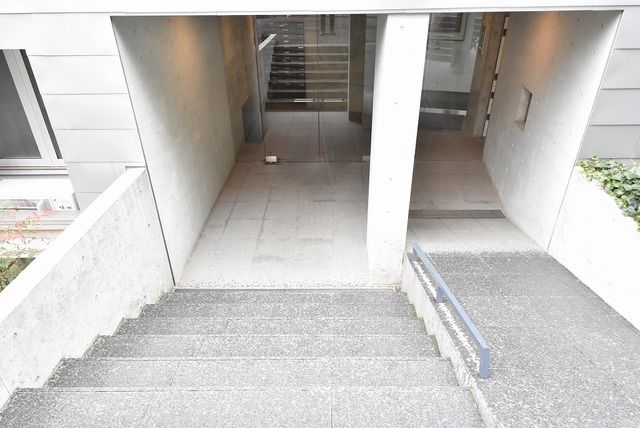 エントランス　タウンハウジングレジデンス事業部　恵比寿店・赤坂店までお問…