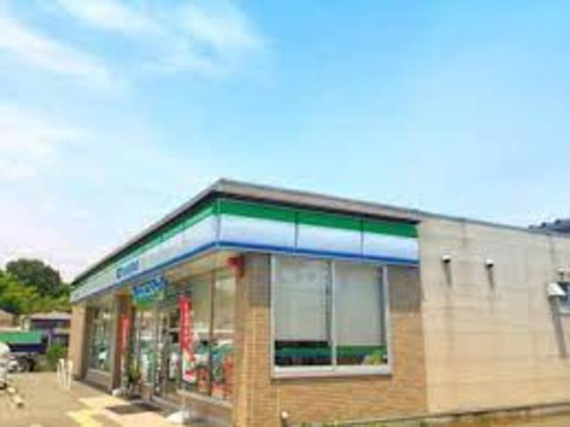 コンビニ　ファミリーマート香芝良福寺店（コンビニ）まで767m