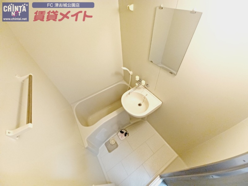 バス・シャワールーム　同物件別部屋写真