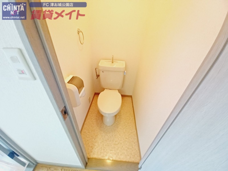 トイレ　同物件別部屋写真