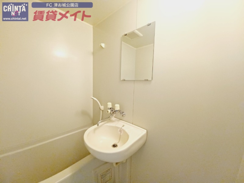 洗面設備　同物件別部屋写真