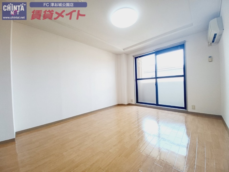 居室・リビング　同物件別部屋写真