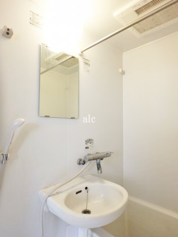 洗面設備　脱衣スペースもあります