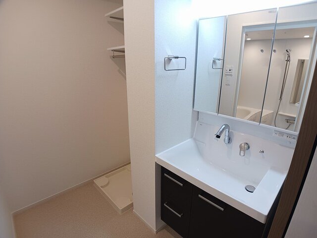 洗面設備　スペースが確保できる洗面所です