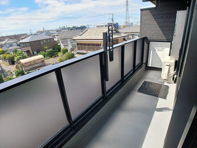 バルコニー　外からの目が気にならないバルコニーで洗濯物が干せます