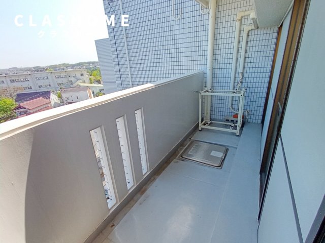 バルコニー　同物件の別部屋になります。