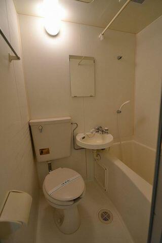 バス・シャワールーム　洗面器もあります
