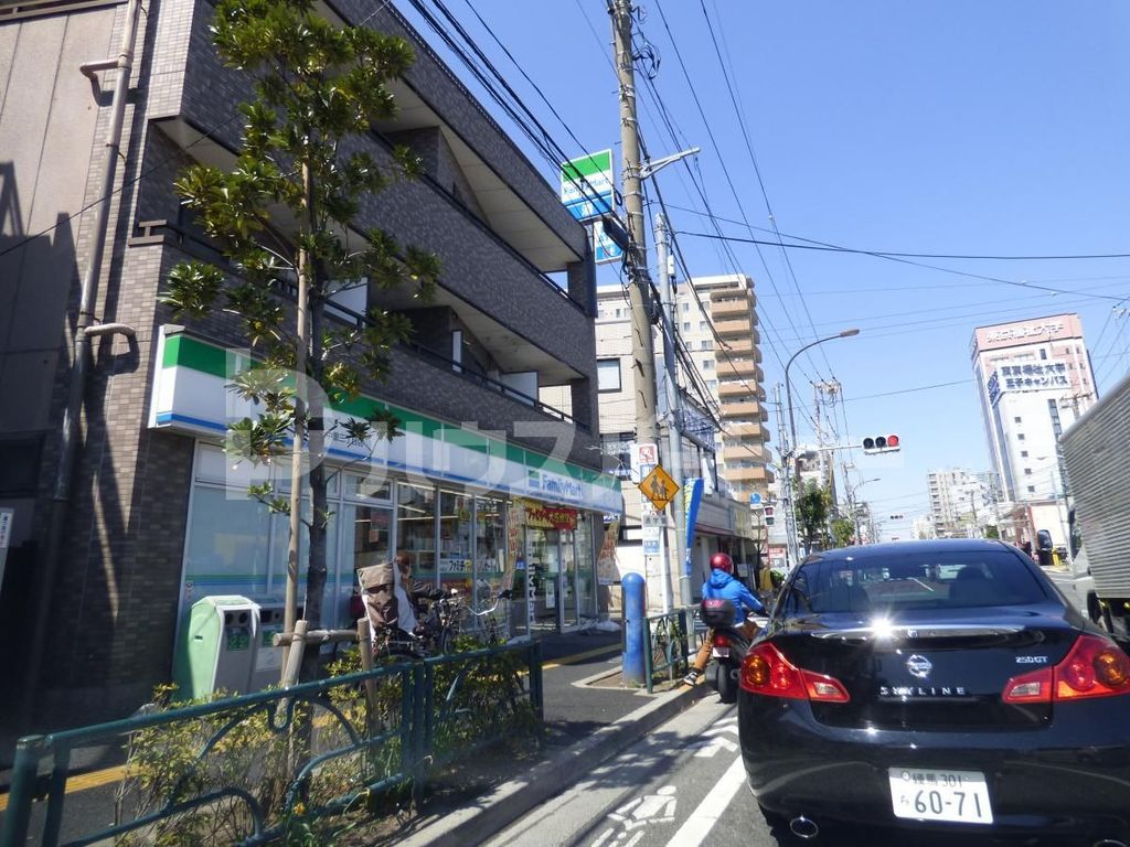 コンビニ　ファミリーマート上中里三丁目店（コンビニ）まで80m