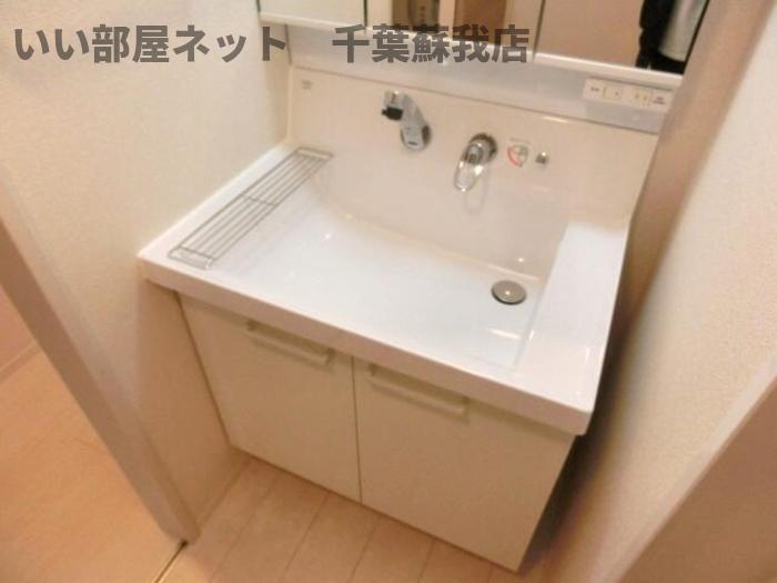 洗面設備　スペースが確保できる洗面所です