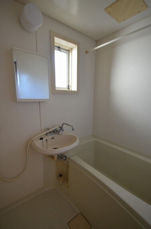 バス・シャワールーム　※同物件の別のお部屋です