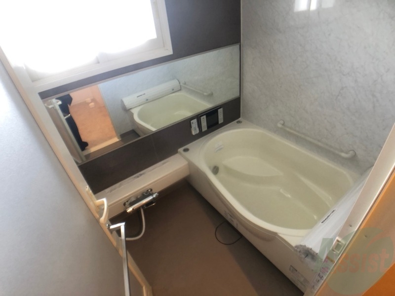 バス・シャワールーム　バスルームはこちらです。広々としてゆったり休めます。