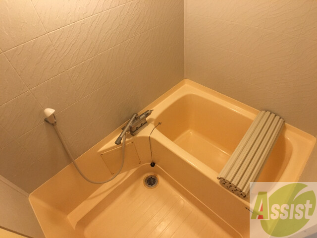 バス・シャワールーム　一日の疲れを癒すお風呂です！蓋も付いてます！