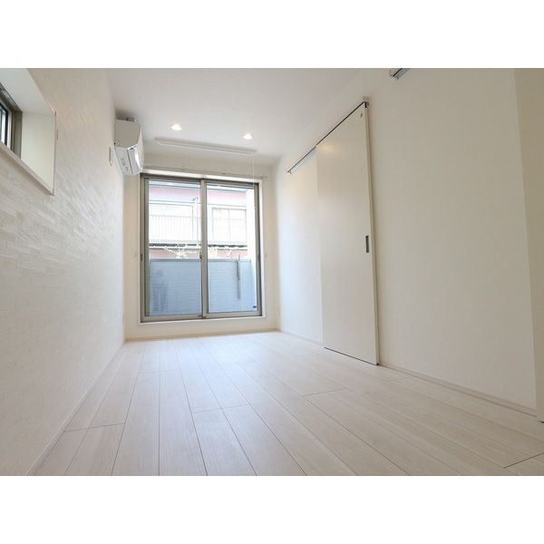 居室・リビング　室内写真は別部屋の写真です。