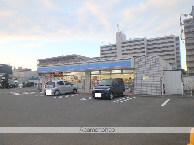 コンビニ　ローソン（コンビニ）まで636m