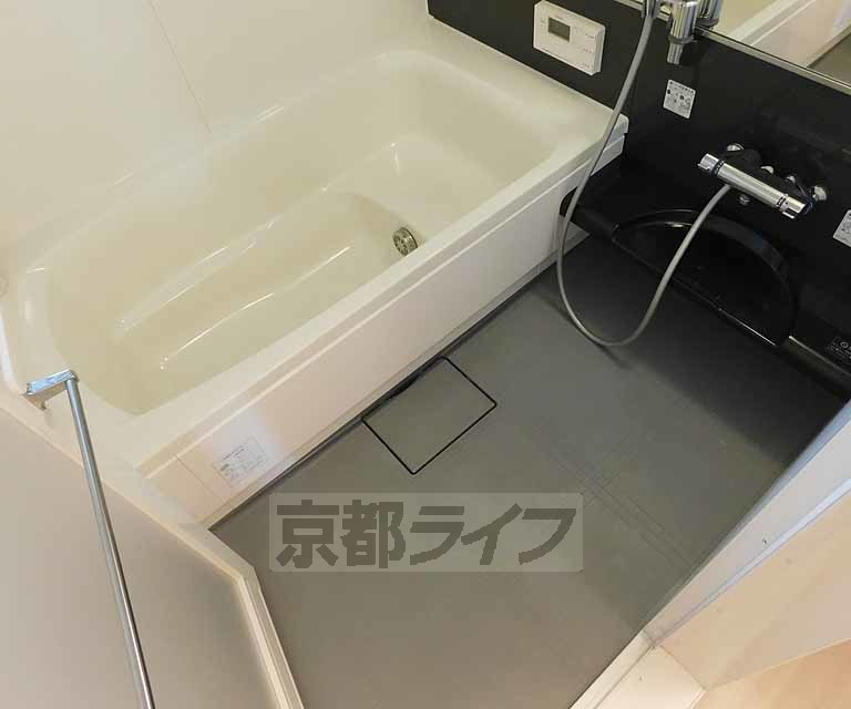 バス・シャワールーム　疲れ、ストレス・・・水に流す～！