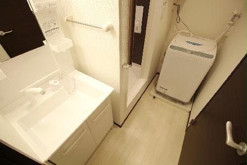 洗面設備　独立タイプの洗面台＆脱衣スペース