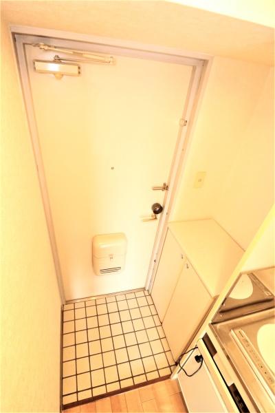 玄関　306号室より