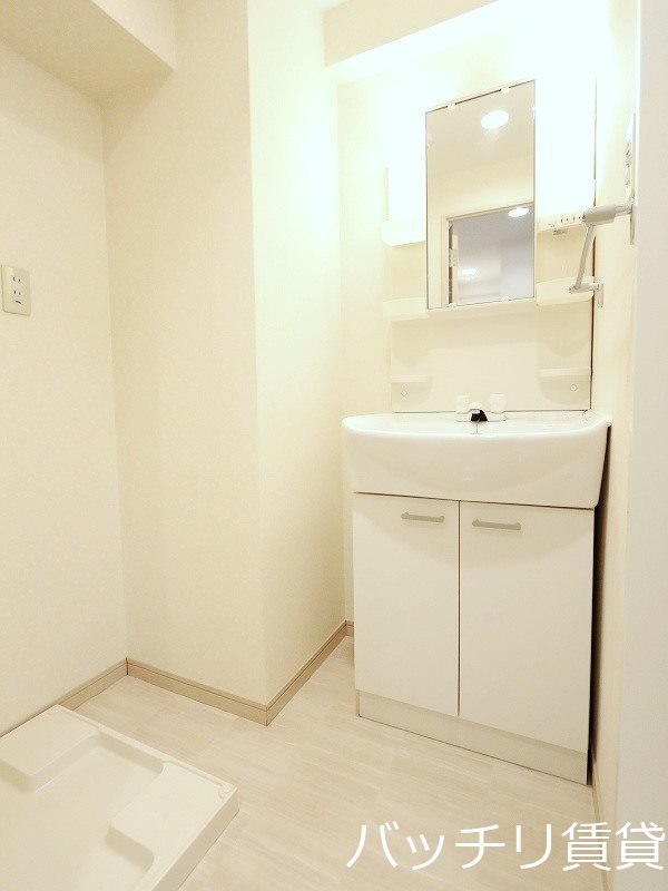 洗面設備　別号室タイプの為、現状を優先いたします