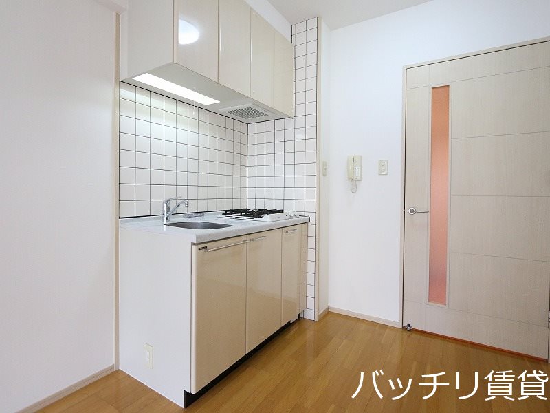 キッチン　別号室タイプの為、現状を優先いたします