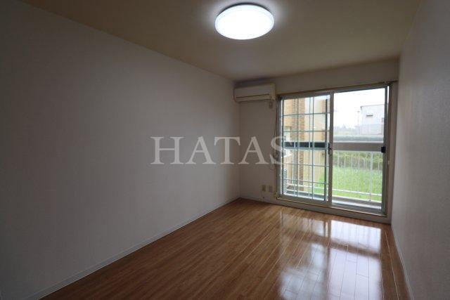 居室・リビング　同物件別部屋