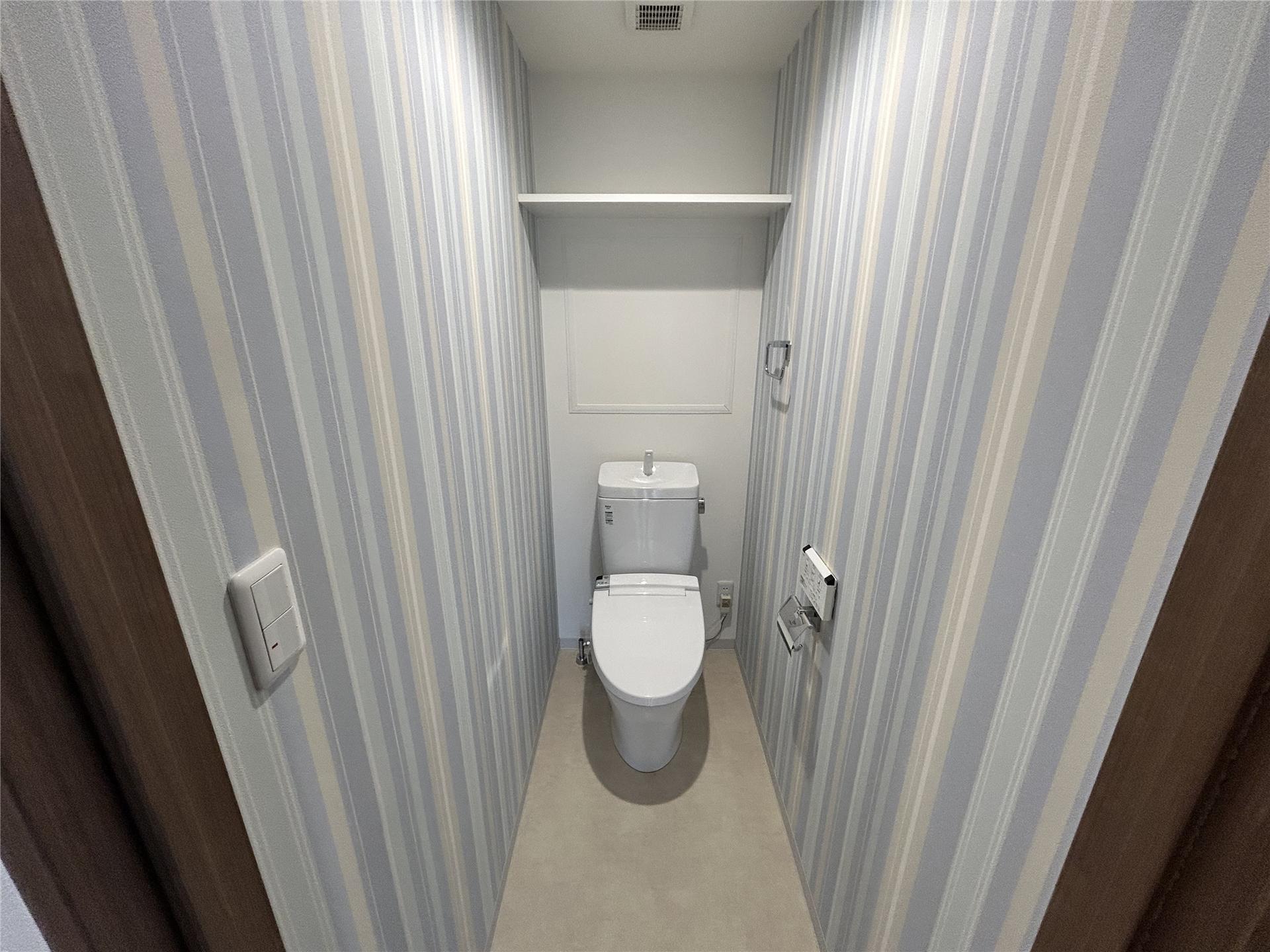 トイレ　温水洗浄便座付きのトイレ