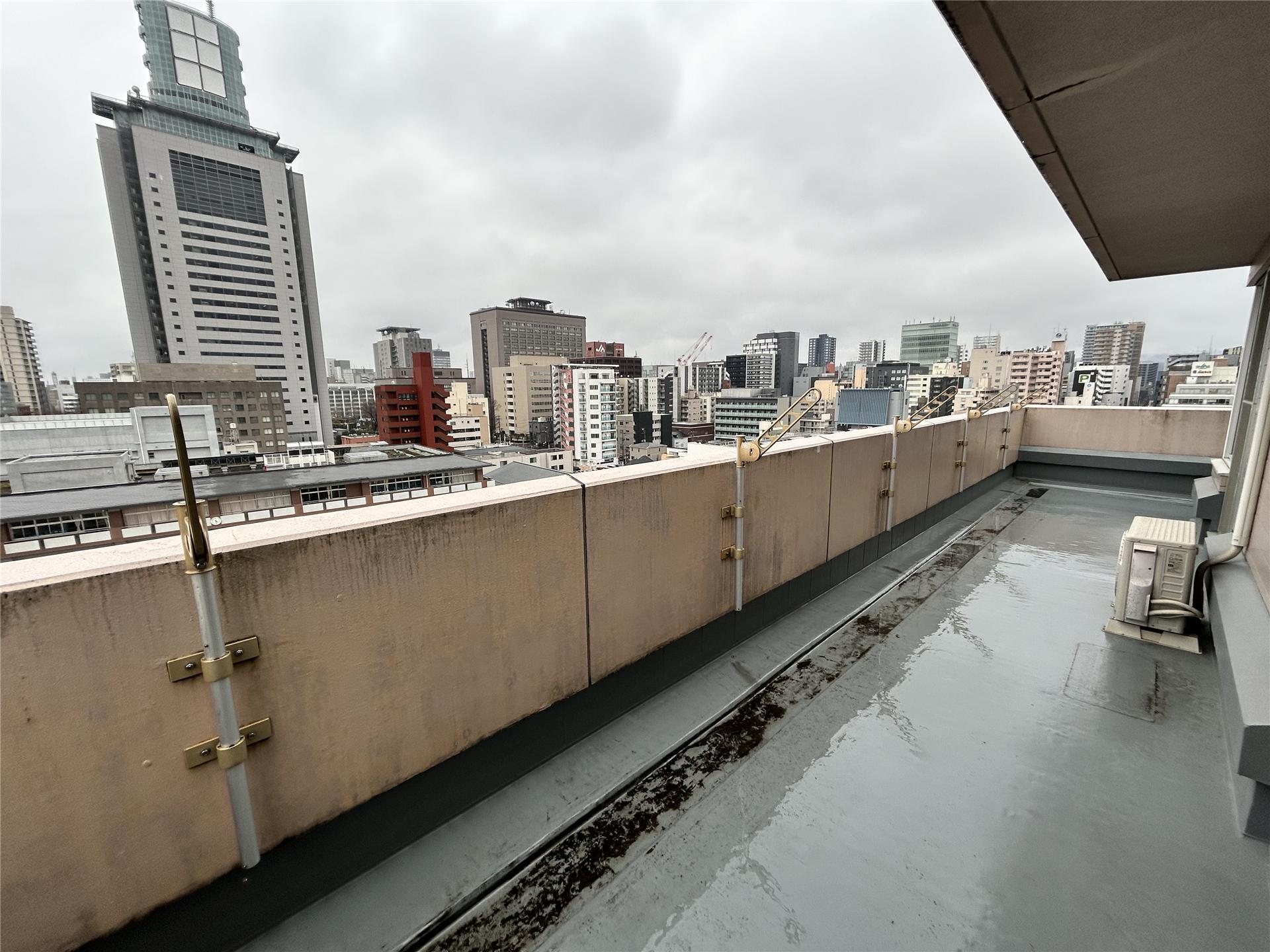 バルコニー　広々としたベランダ