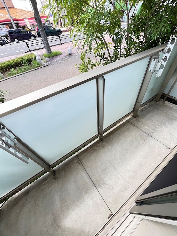 バルコニー　暖かな日差しのふりそそぐバルコニー