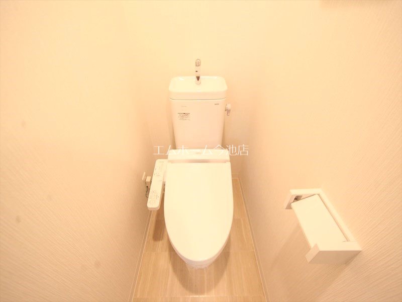 トイレ　温水洗浄暖房便座付トイレ