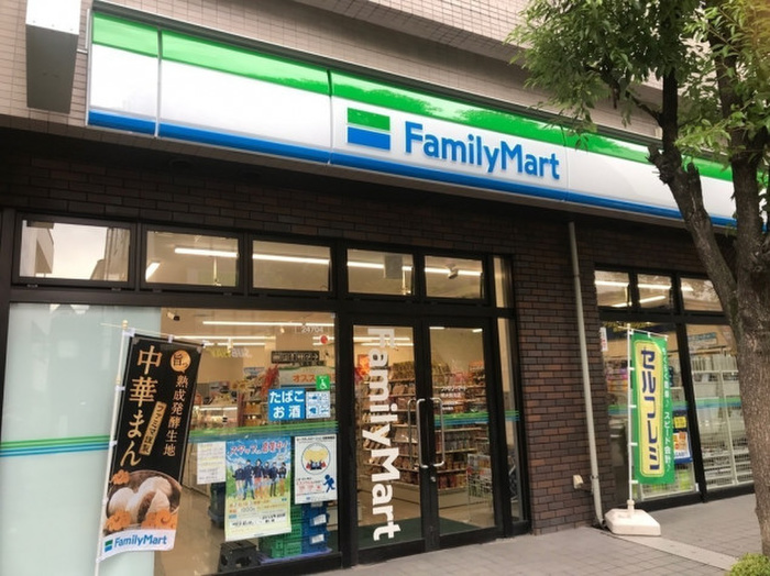 コンビニ　ファミリーマート 明大前北店（コンビニ）まで243m